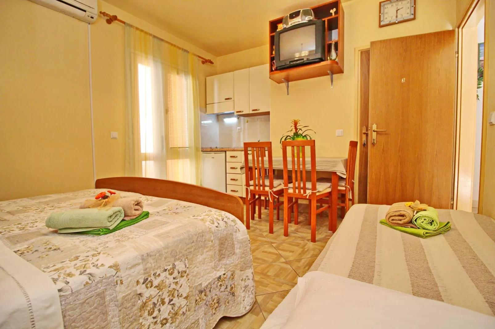 Apartments Sea Line - Two Bedroom Apartment with Terrace and Sea View-Schlafzimmer