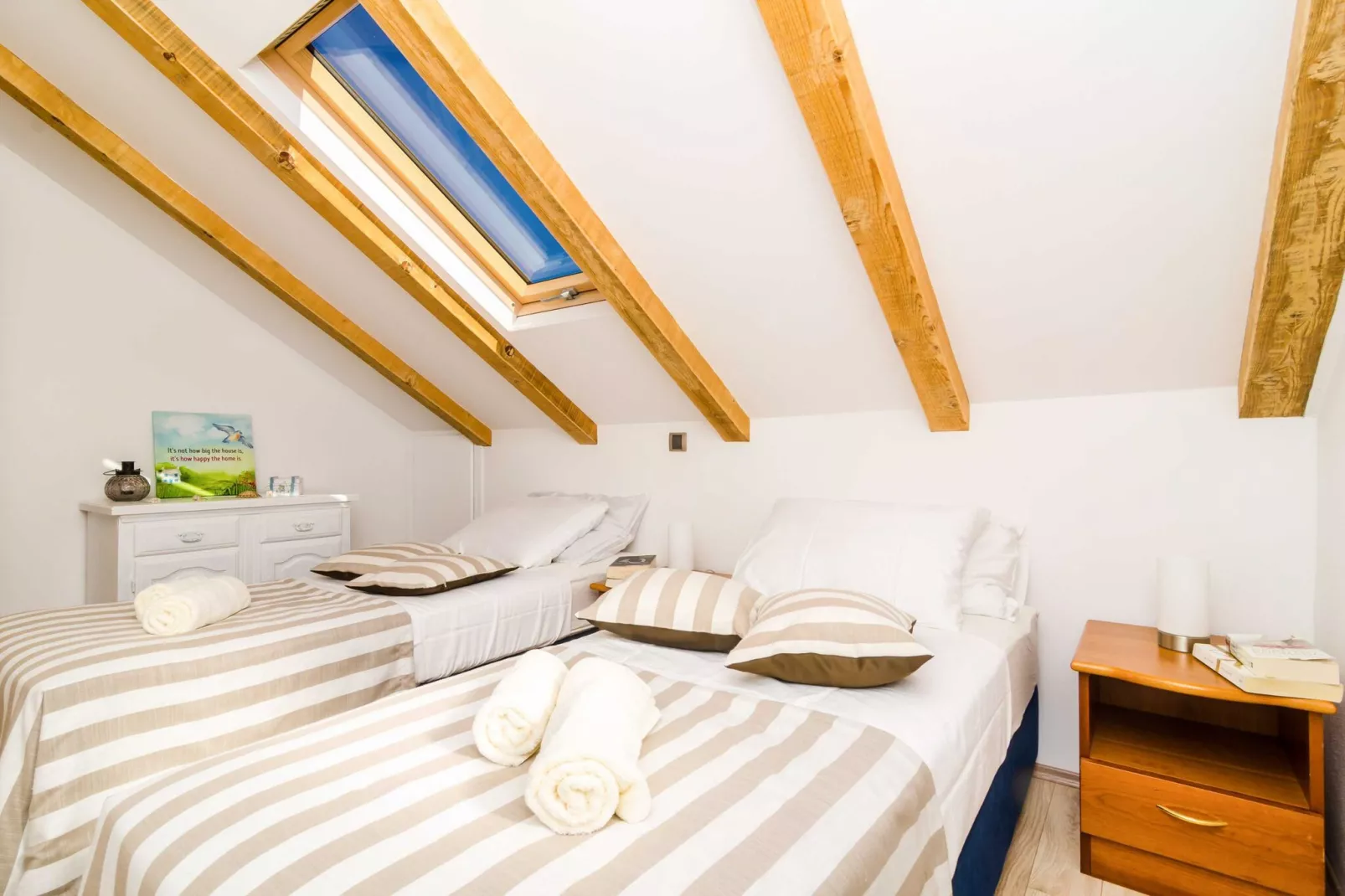 Apartments Knego - Two Bedroom Apartment with Balcony and Sea View-Bedroom