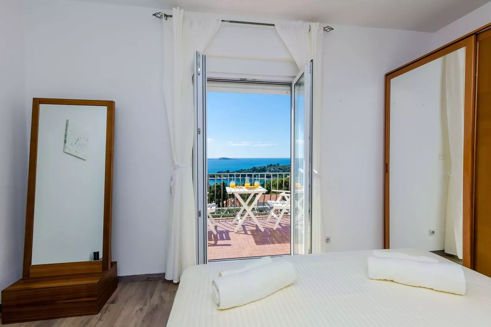 Apartments Knego - One Bedroom Apartment with Balcony and Sea View-Bedroom