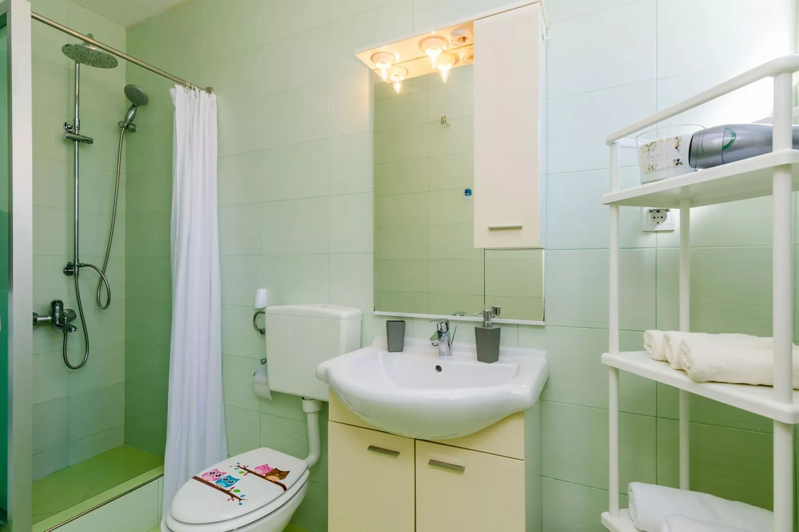 Apartments Knego - One Bedroom Apartment with Balcony and Sea View-Bathroom