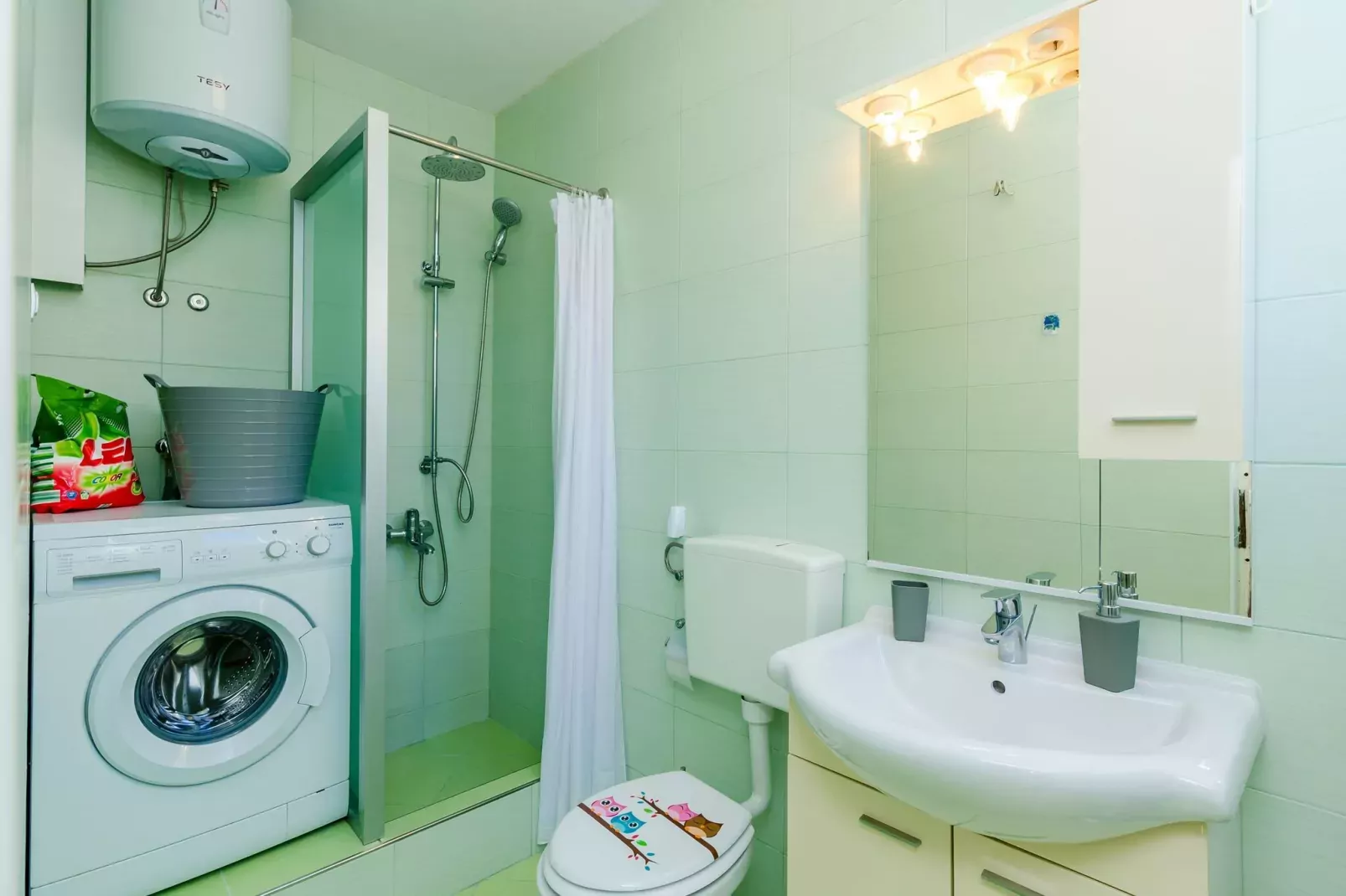Apartments Knego - One Bedroom Apartment with Balcony and Sea View-Bathroom
