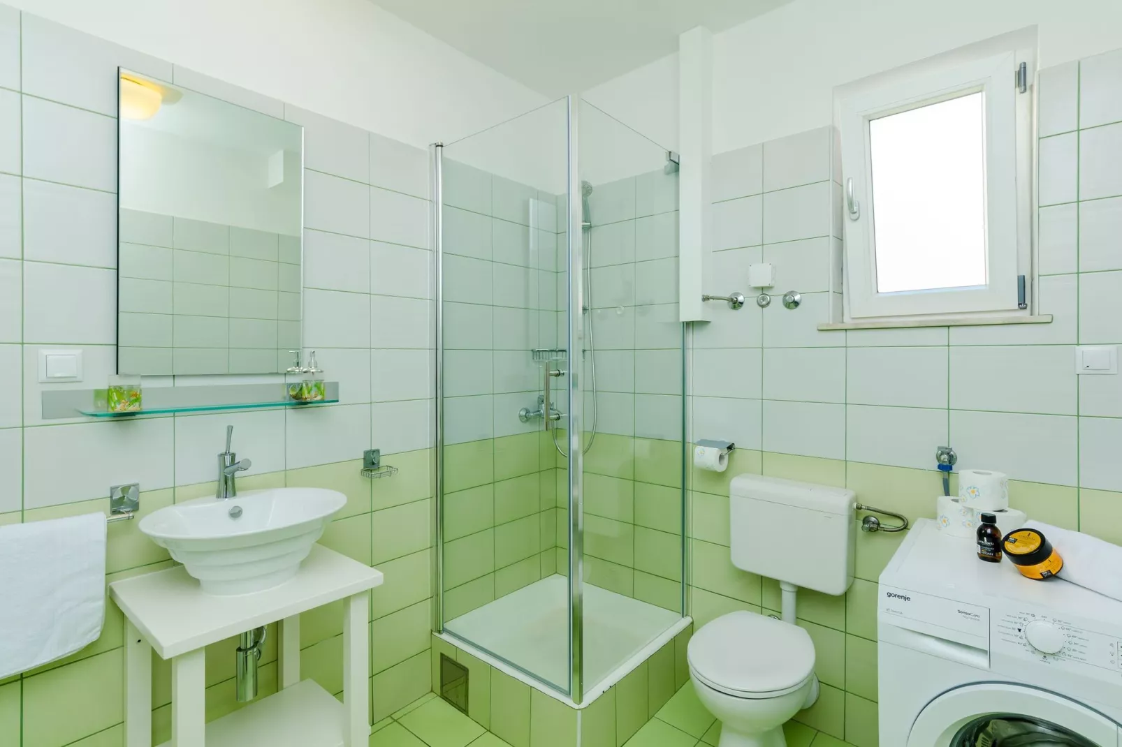 Apartments Knego - Comfort One Bedroom Apartment with Balcony and Sea View-Bathroom