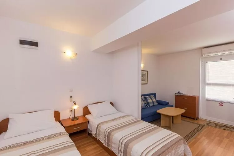 Apartments Milanović - Premium Studio Apartment with Terrace and Garden View-Schlafzimmer