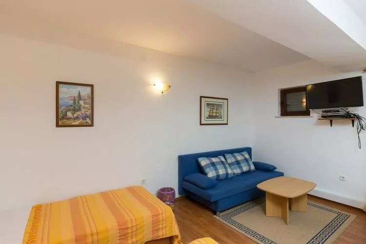 Apartments Milanović - Superior Studio Apartment with Terrace and Garden View-Living room