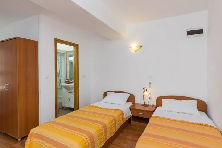Apartments Milanović - Superior Studio Apartment with Terrace and Garden View-Bedroom