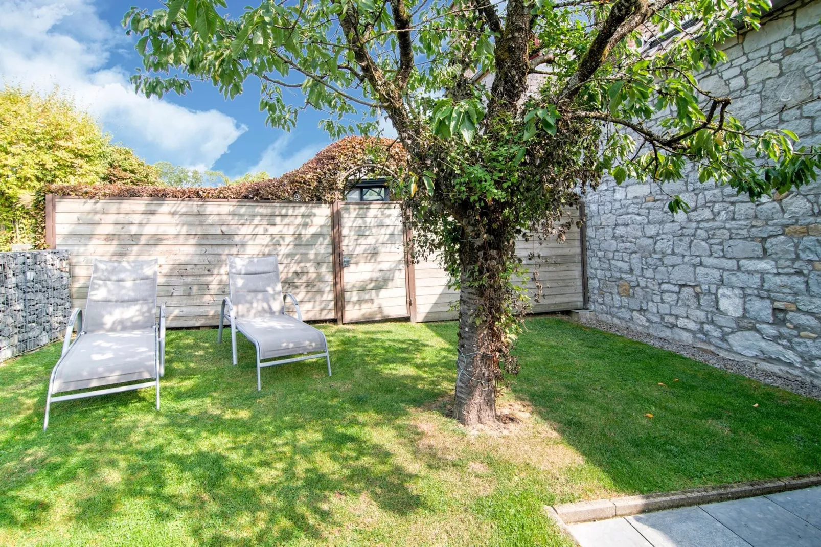 La Romaine-Gardens summer