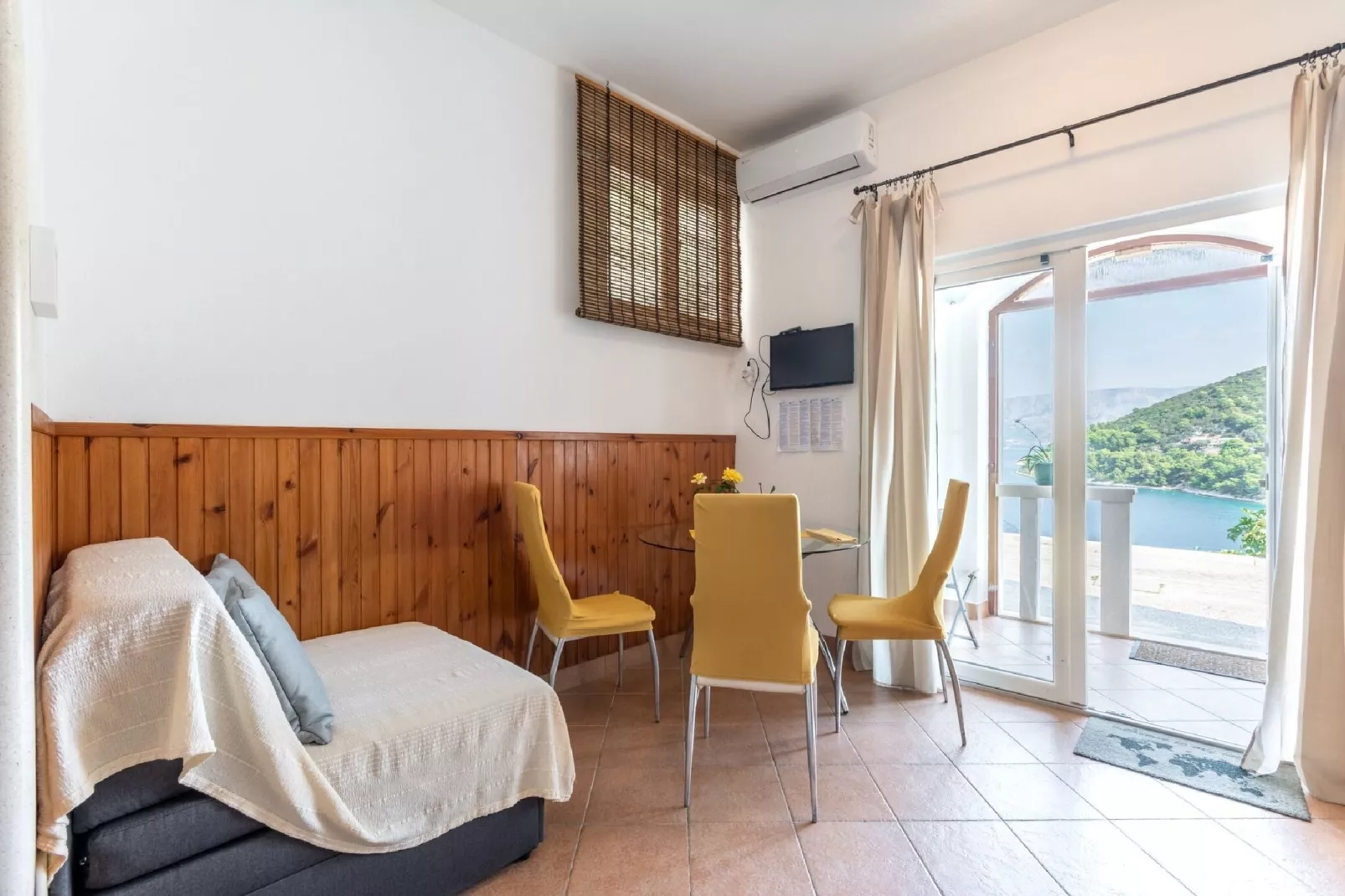 Apartments Darija - Studio Apartment with Sea View (ST)-Dining room