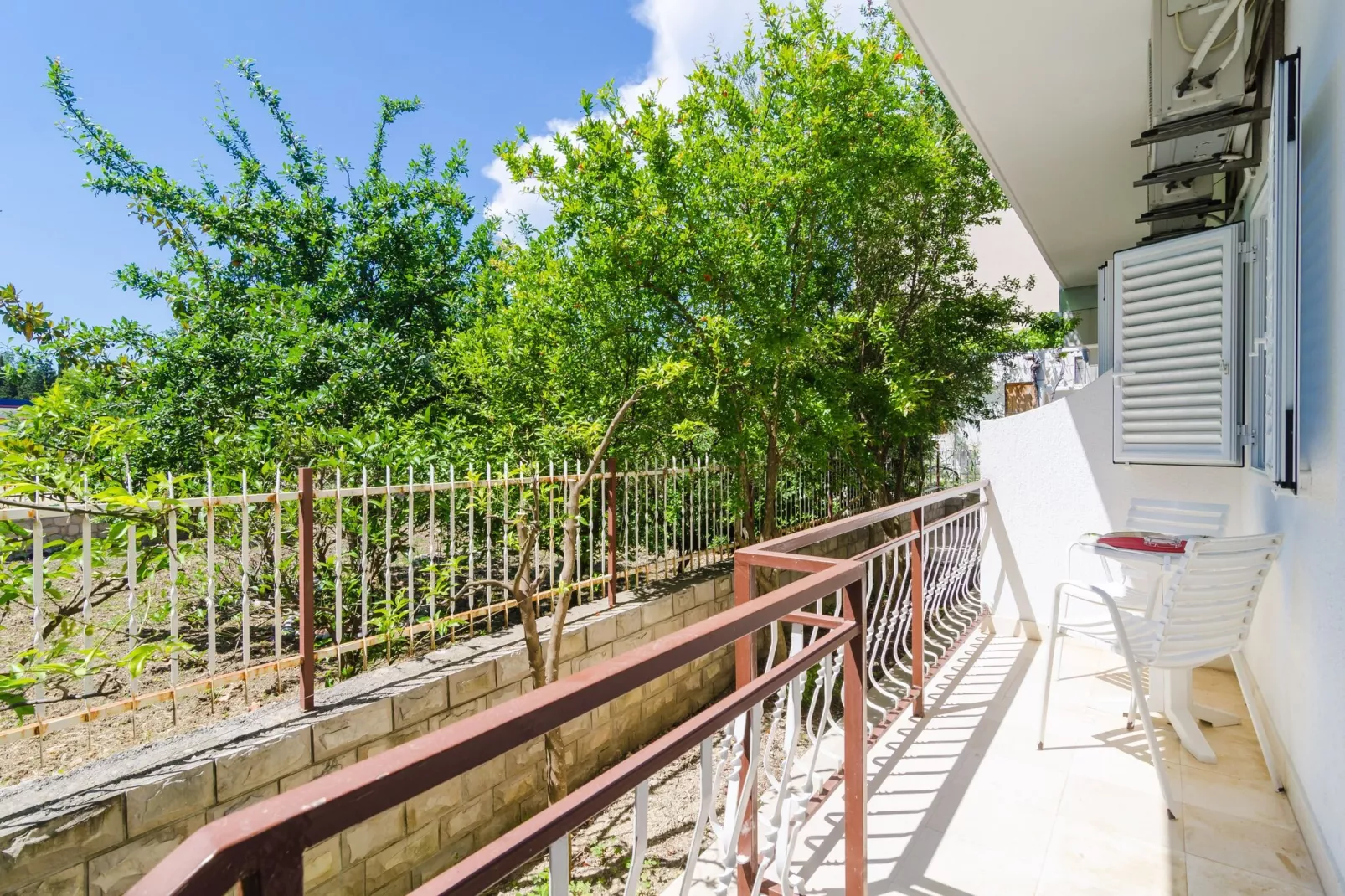 Apartments & Rooms Barišić - Standard Studio Apartment with Balcony and Garden View (G1-6)-Terrassenbalkon