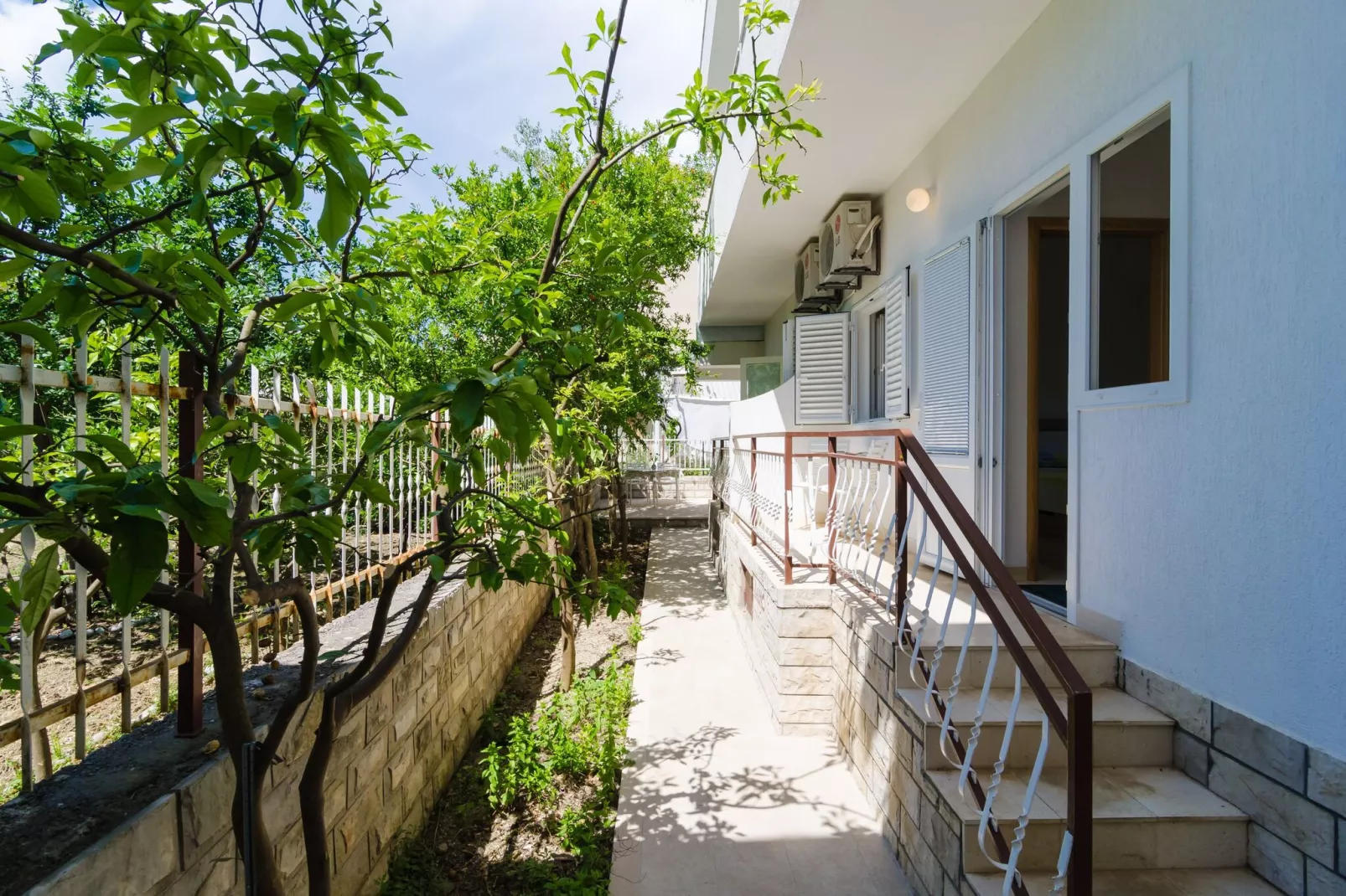 Apartments & Rooms Barišić - Standard Studio Apartment with Balcony and Garden View (G1-6)-Außenbereich