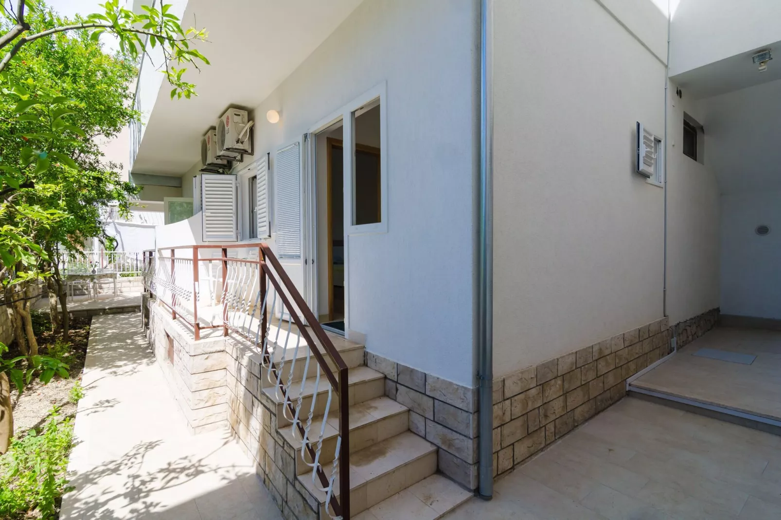 Apartments & Rooms Barišić - Standard Studio Apartment with Balcony and Garden View (G1-6)-Außenbereich