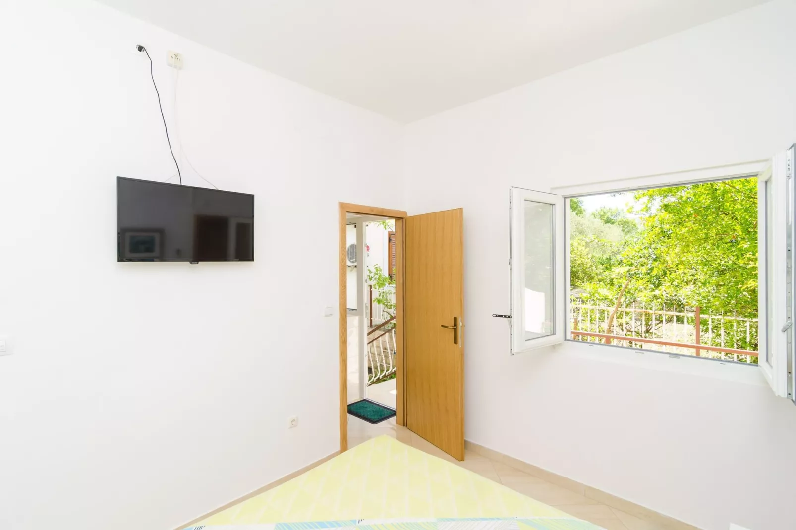 Apartments & Rooms Barišić - Standard Studio Apartment with Balcony and Garden View (G1-6)-Innen