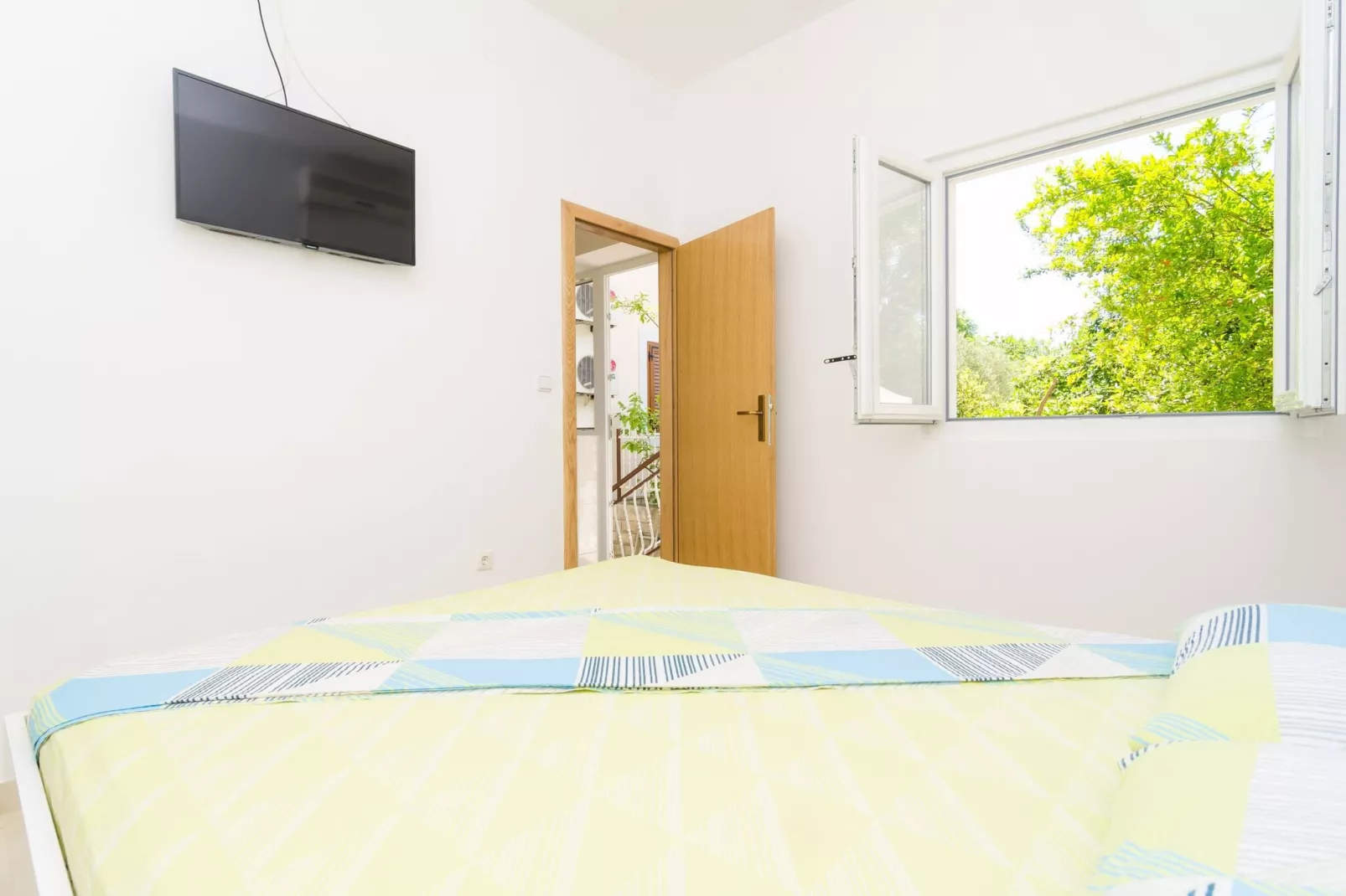 Apartments & Rooms Barišić - Standard Studio Apartment with Balcony and Garden View (G1-6)-Innen