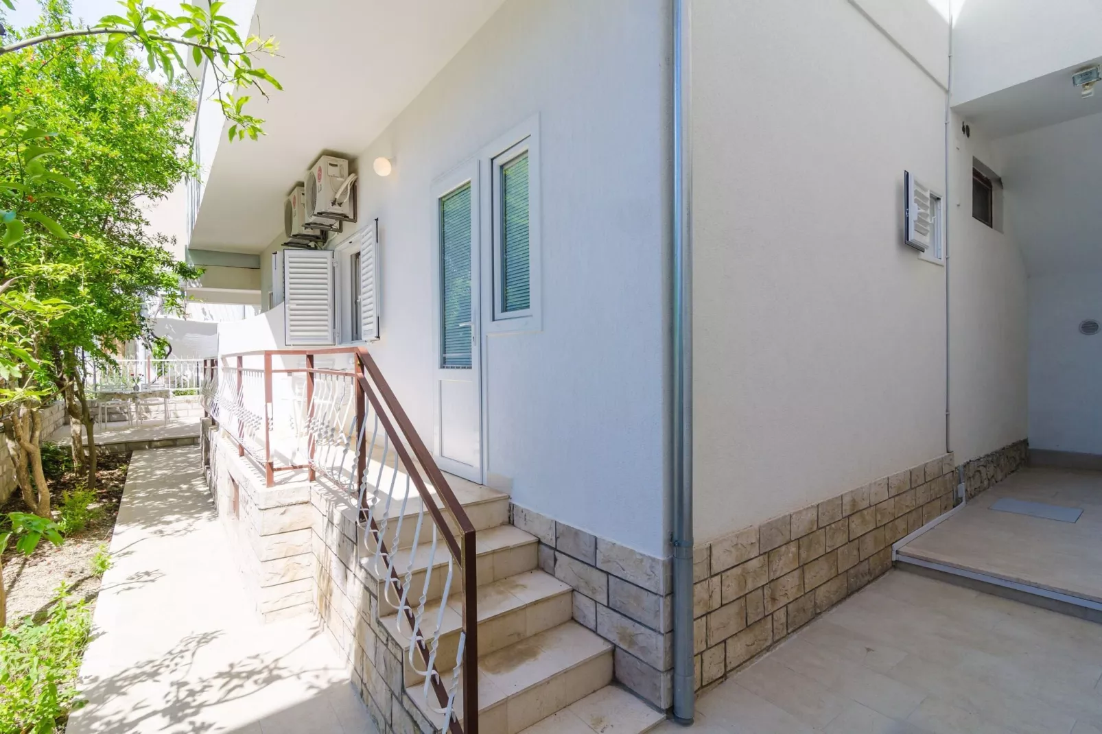 Apartments & Rooms Barišić - Superior Studio Apartment with Balcony and Garden View (G2-7)-Outdoor