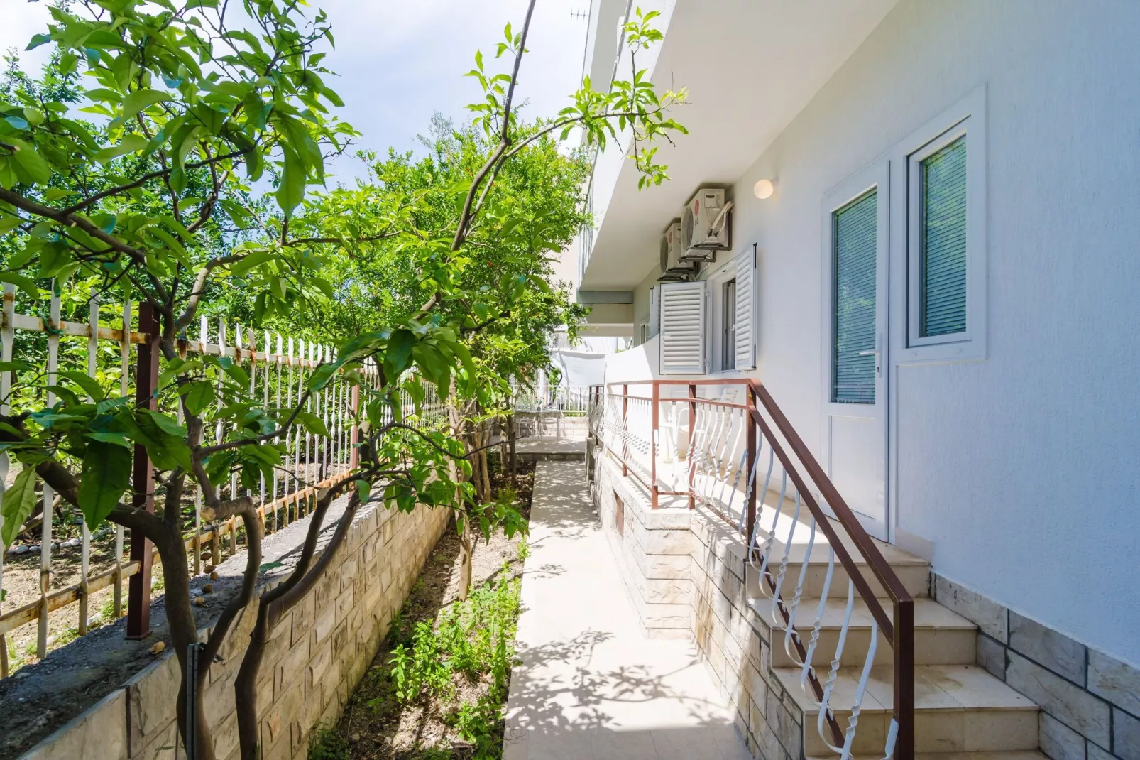 Apartments & Rooms Barišić - Superior Studio Apartment with Balcony and Garden View (G2-7)-Outdoor
