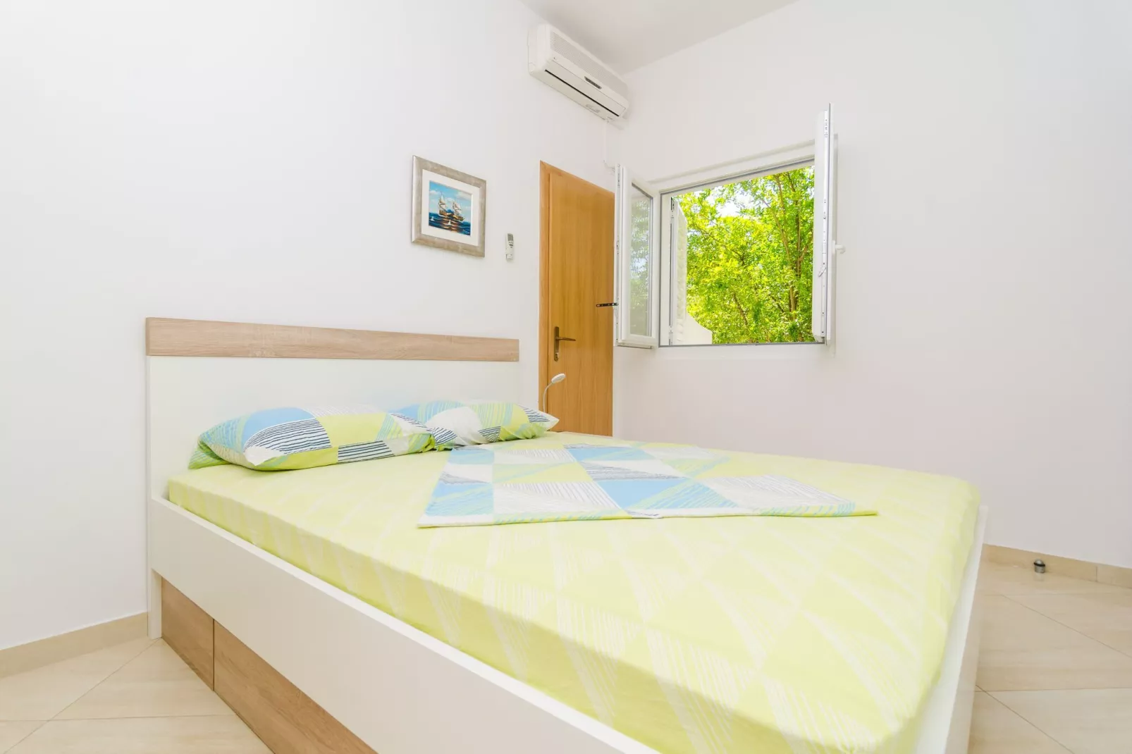 Apartments & Rooms Barišić - Superior Studio Apartment with Balcony and Garden View (G2-7)-Indoor