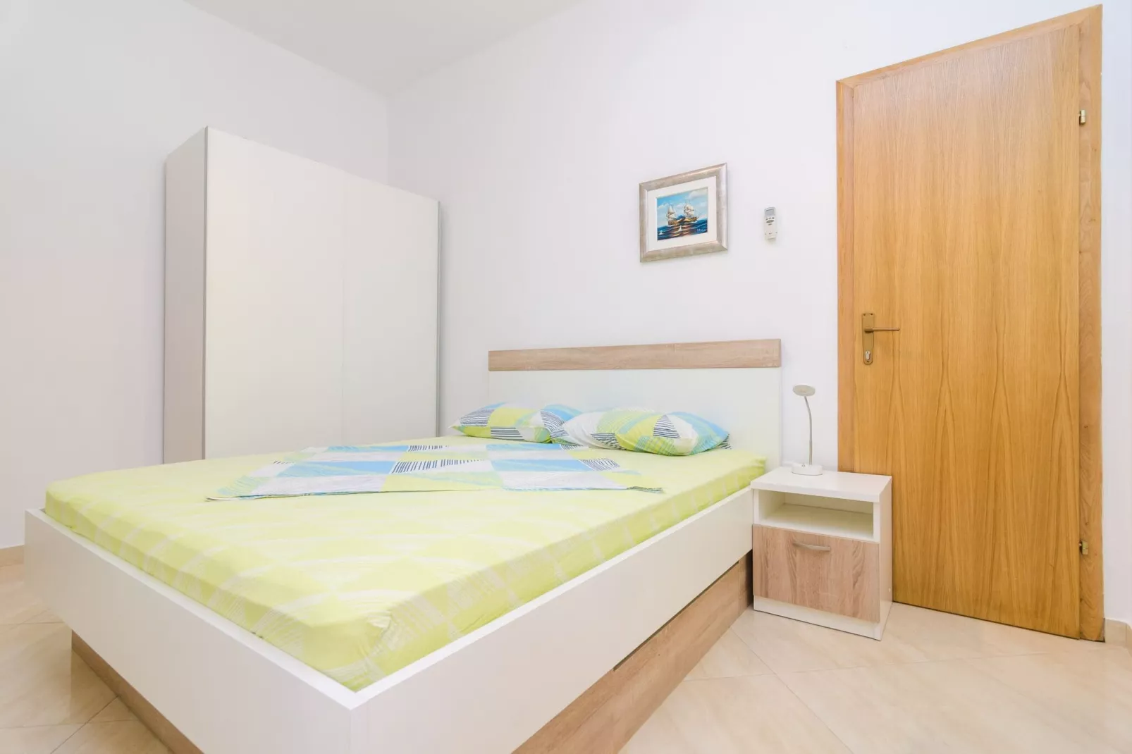 Apartments & Rooms Barišić - Superior Studio Apartment with Balcony and Garden View (G2-7)-Indoor