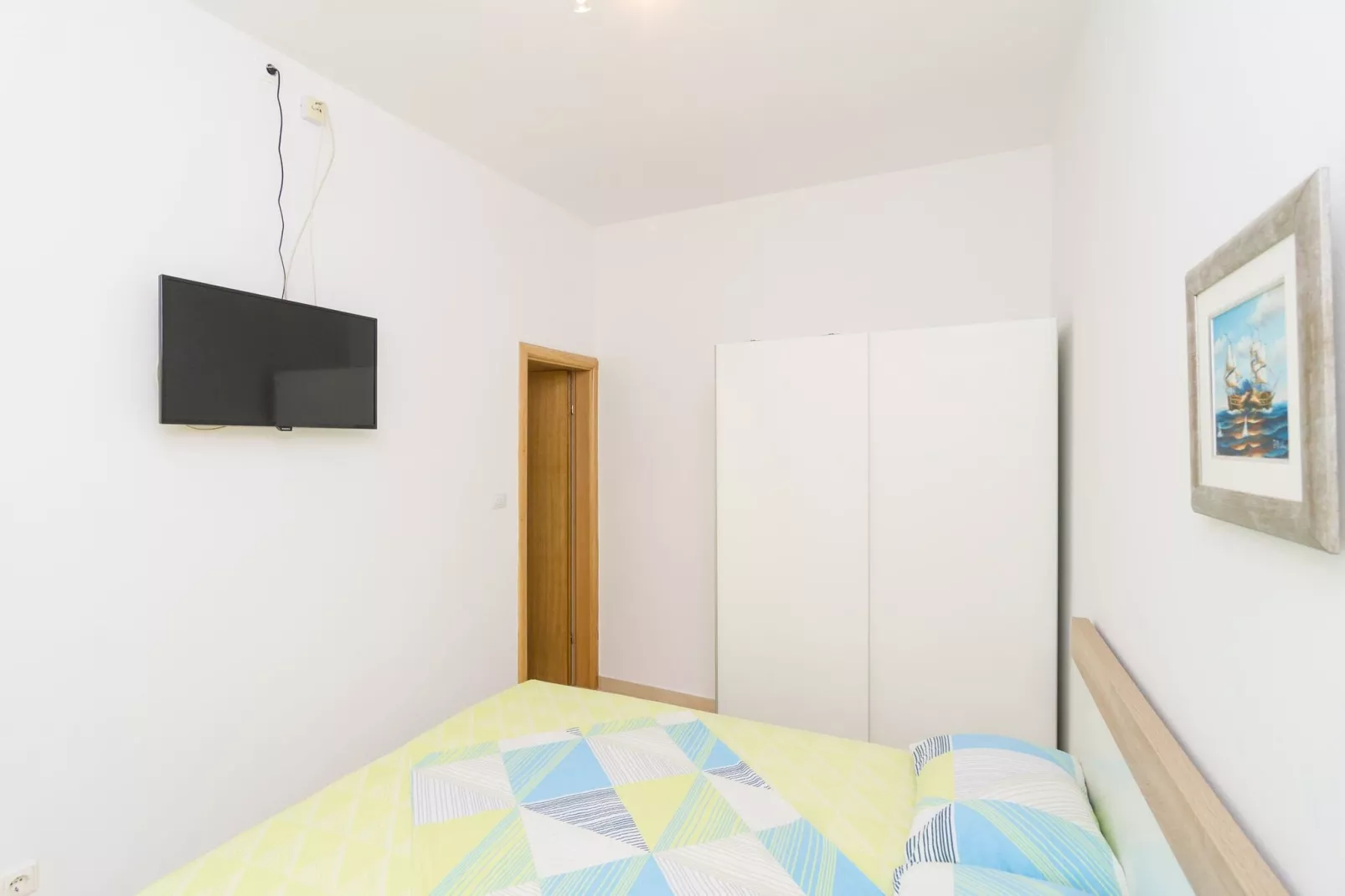 Apartments & Rooms Barišić - Superior Studio Apartment with Balcony and Garden View (G2-7)-Indoor