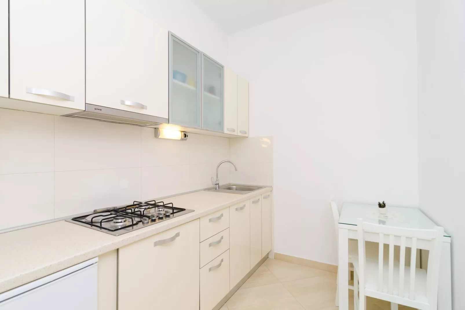 Apartments & Rooms Barišić - Superior Studio Apartment with Balcony and Garden View (G2-7)-Kitchen