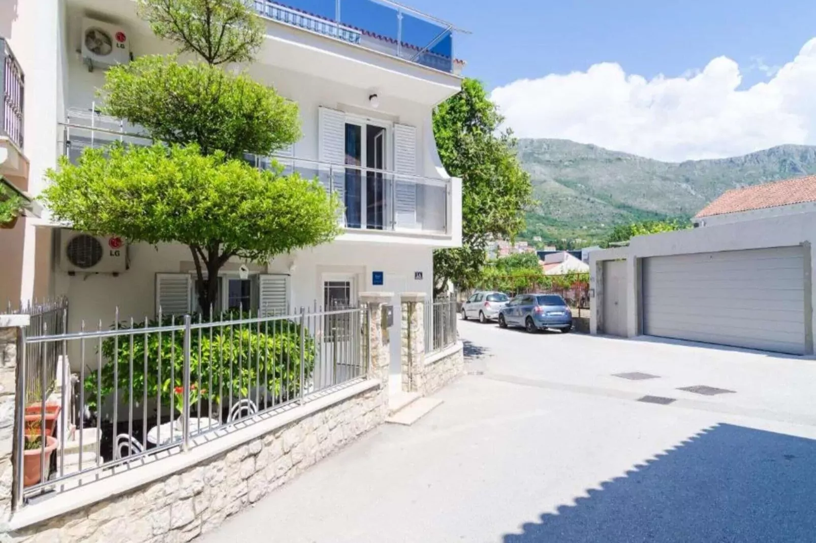 Apartments & Rooms Barišić - Superior Studio Apartment with Balcony and Garden View (G2-7)-Outdoor