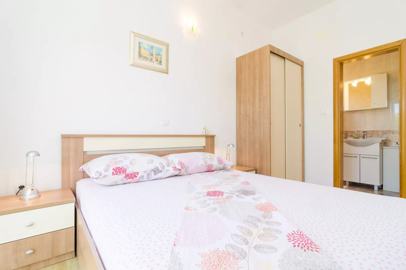 Apartments & Rooms Barišić - Studio Apartment with Balcony and Garden View (First Floor)-APT 9-Indoor