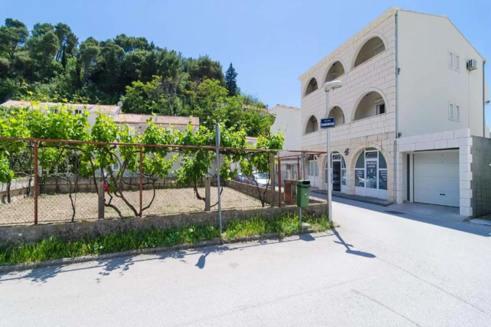 Apartments & Rooms Barišić - Studio Apartment with Balcony and Garden View (First Floor)-APT 9-Outdoor
