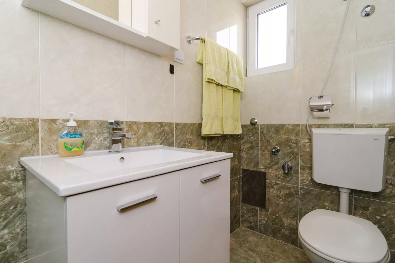 Apartments & Rooms Barišić - Studio Apartment with Balcony and City View (First Floor)-APT 10-Salle de bain