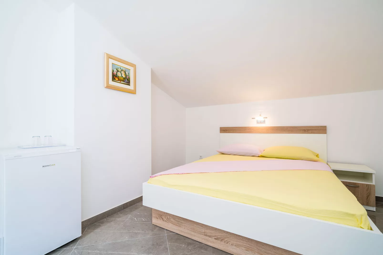Apartments & Rooms Barišić - Double Room with Balcony and Garden View(Second Floor)-Soba 1-Schlafzimmer