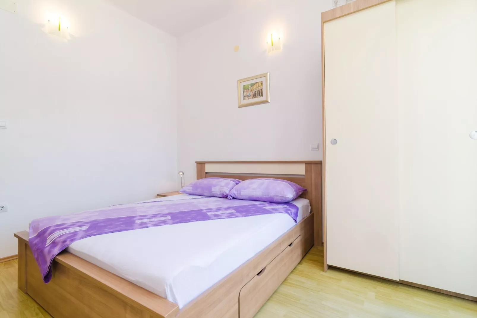 Apartments & Rooms Barišić - Standard Double Room with Balcony and Garden View (Second floor-Soba 12)-Indoor