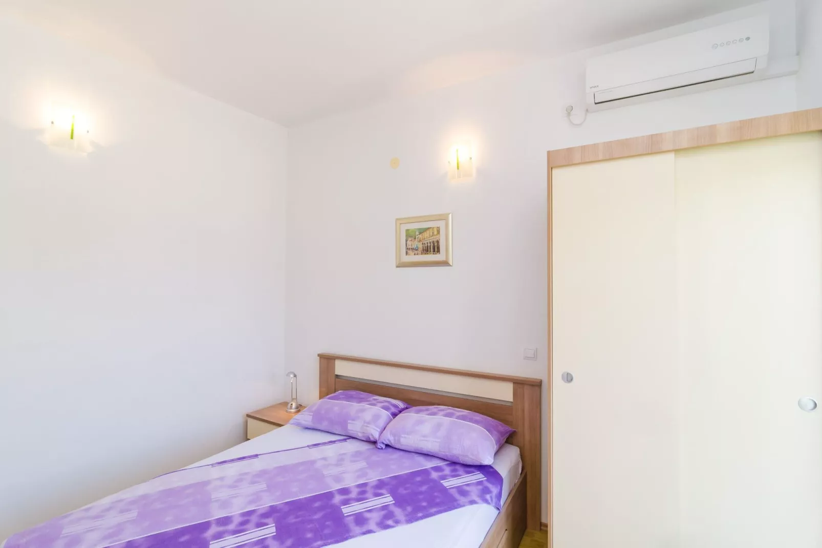 Apartments & Rooms Barišić - Standard Double Room with Balcony and Garden View (Second floor-Soba 12)-Indoor