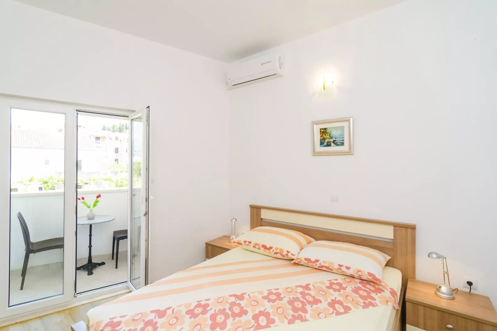 Apartments & Rooms Barišić - Double Room with Balcony and City View (Second Floor) (Soba 15)-Indoor