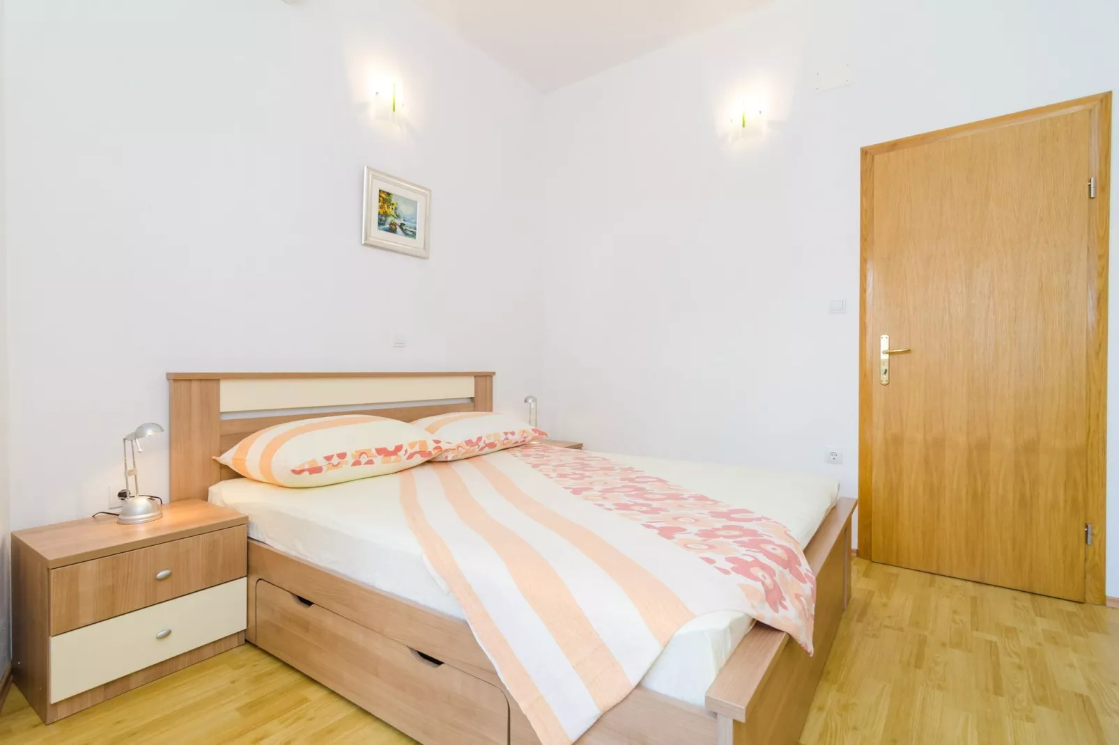 Apartments & Rooms Barišić - Double Room with Balcony and City View (Second Floor) (Soba 15)-Indoor