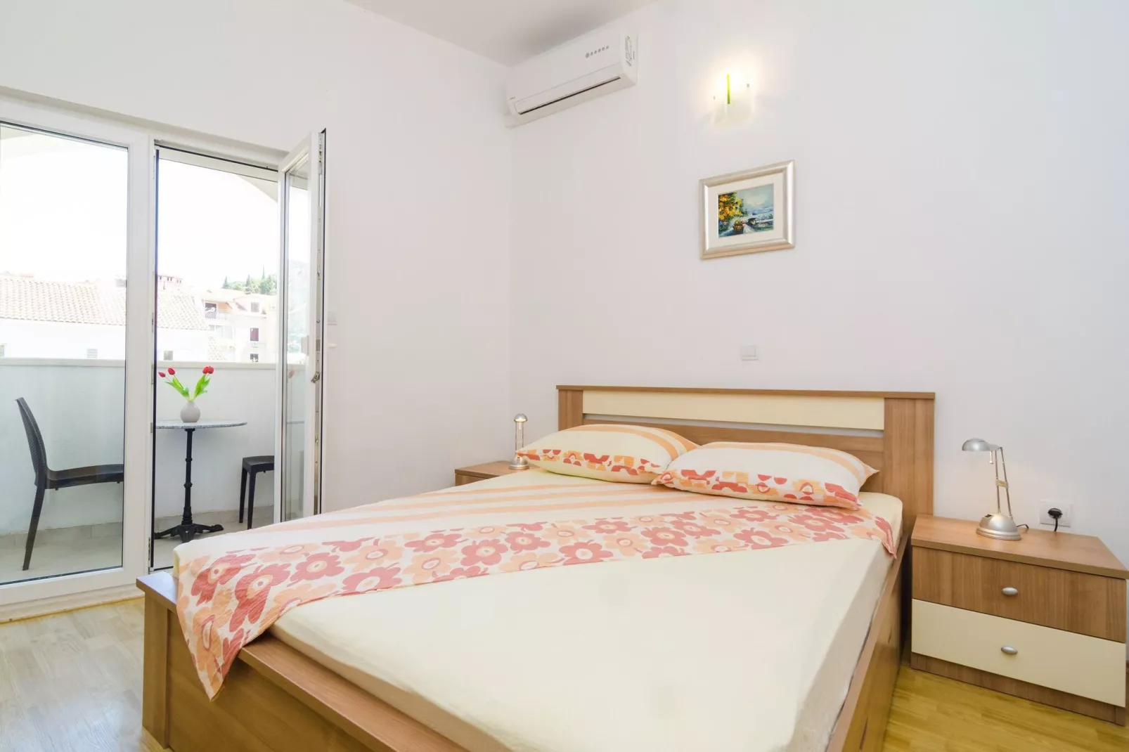 Apartments & Rooms Barišić - Double Room with Balcony and City View (Second Floor) (Soba 15)-Indoor