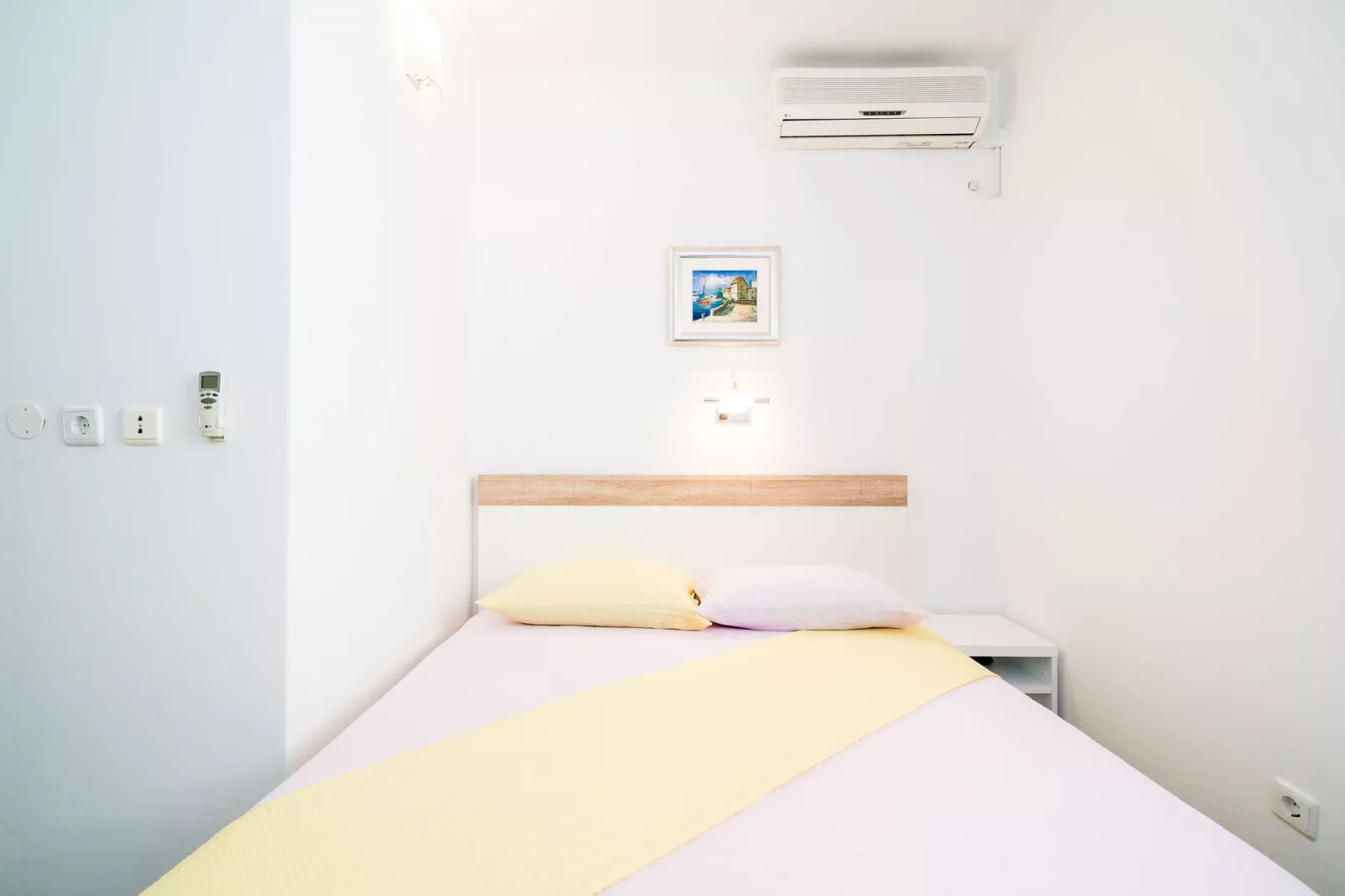 Apartments & Rooms Barišić - Standard Double Room with Patio and Garden View (First floor-Soba 4)-Bedroom