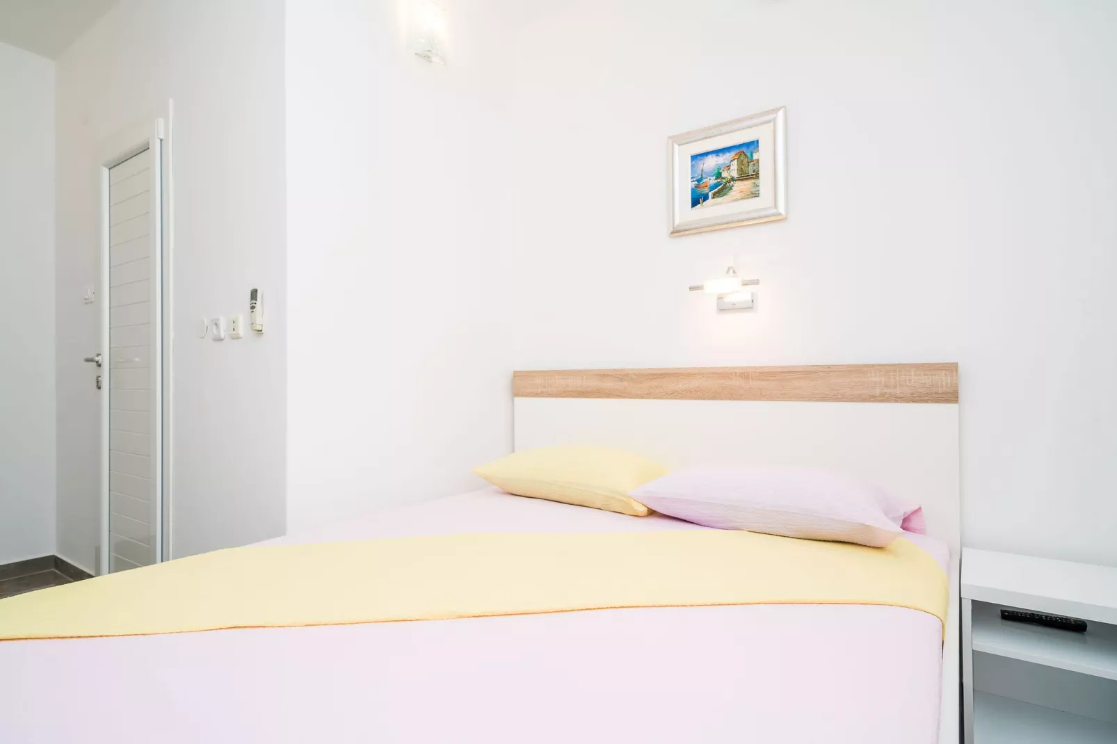 Apartments & Rooms Barišić - Standard Double Room with Patio and Garden View (First floor-Soba 4)-Bedroom