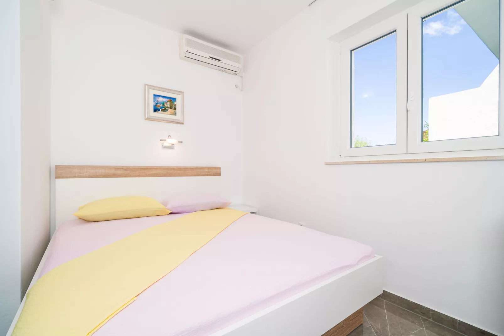 Apartments & Rooms Barišić - Standard Double Room with Patio and Garden View (First floor-Soba 4)-Bedroom