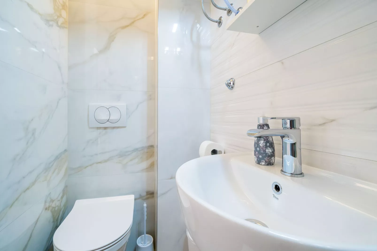 Apartments & Rooms Barišić - Standard Double Room with Patio and Garden View (First floor-Soba 4)-Bathroom