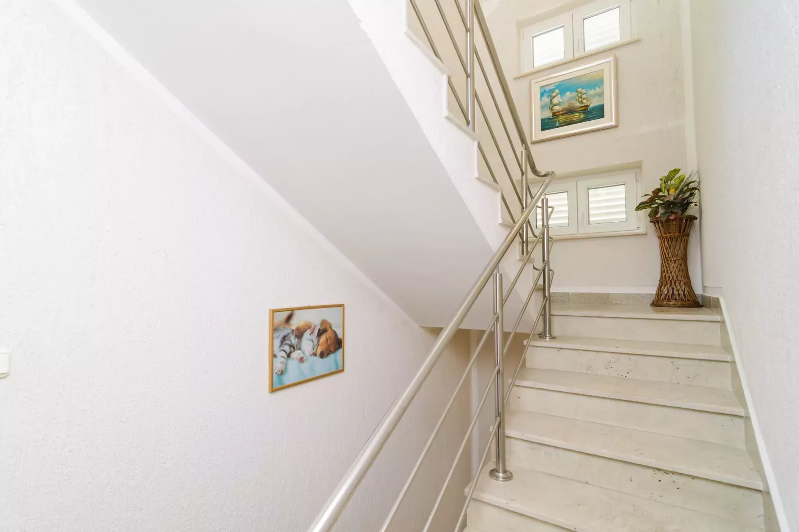 Apartments & Rooms Barišić - Standard Double Room with Patio and Garden View (First floor-Soba 4)-Indoor