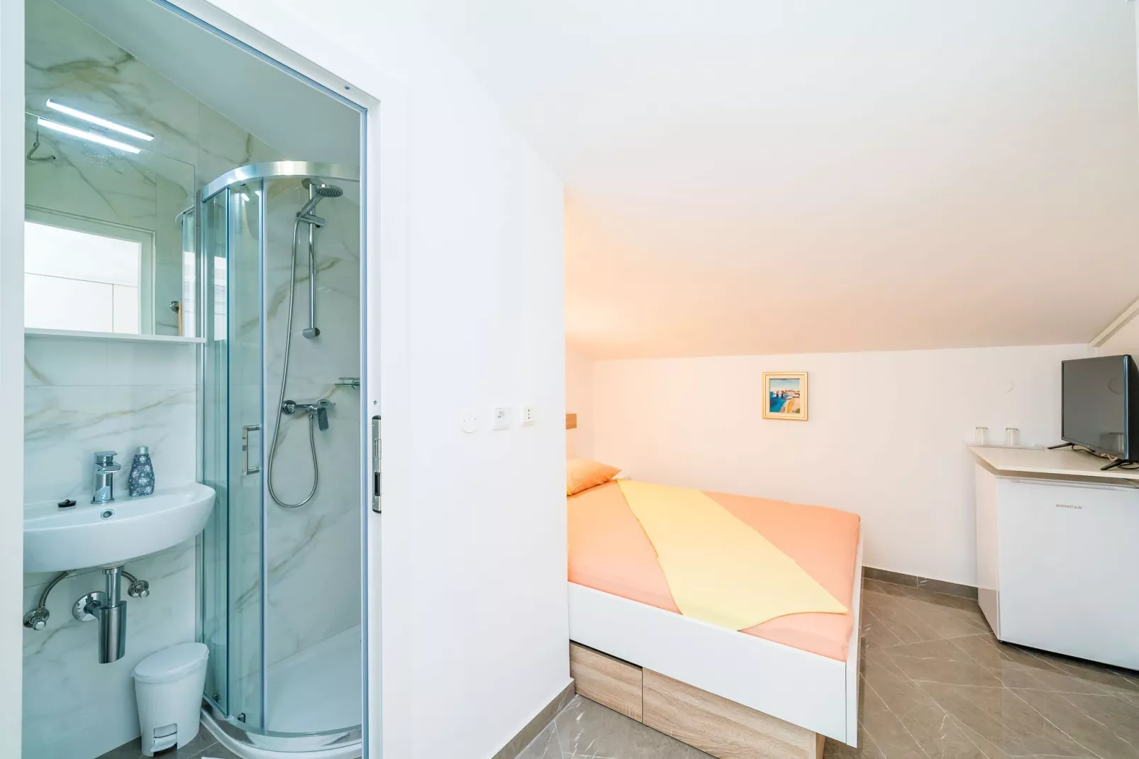 Apartments & Rooms Barišić -  Double Room with Patio and Garden View(Second floor-Soba 2)-Bedroom