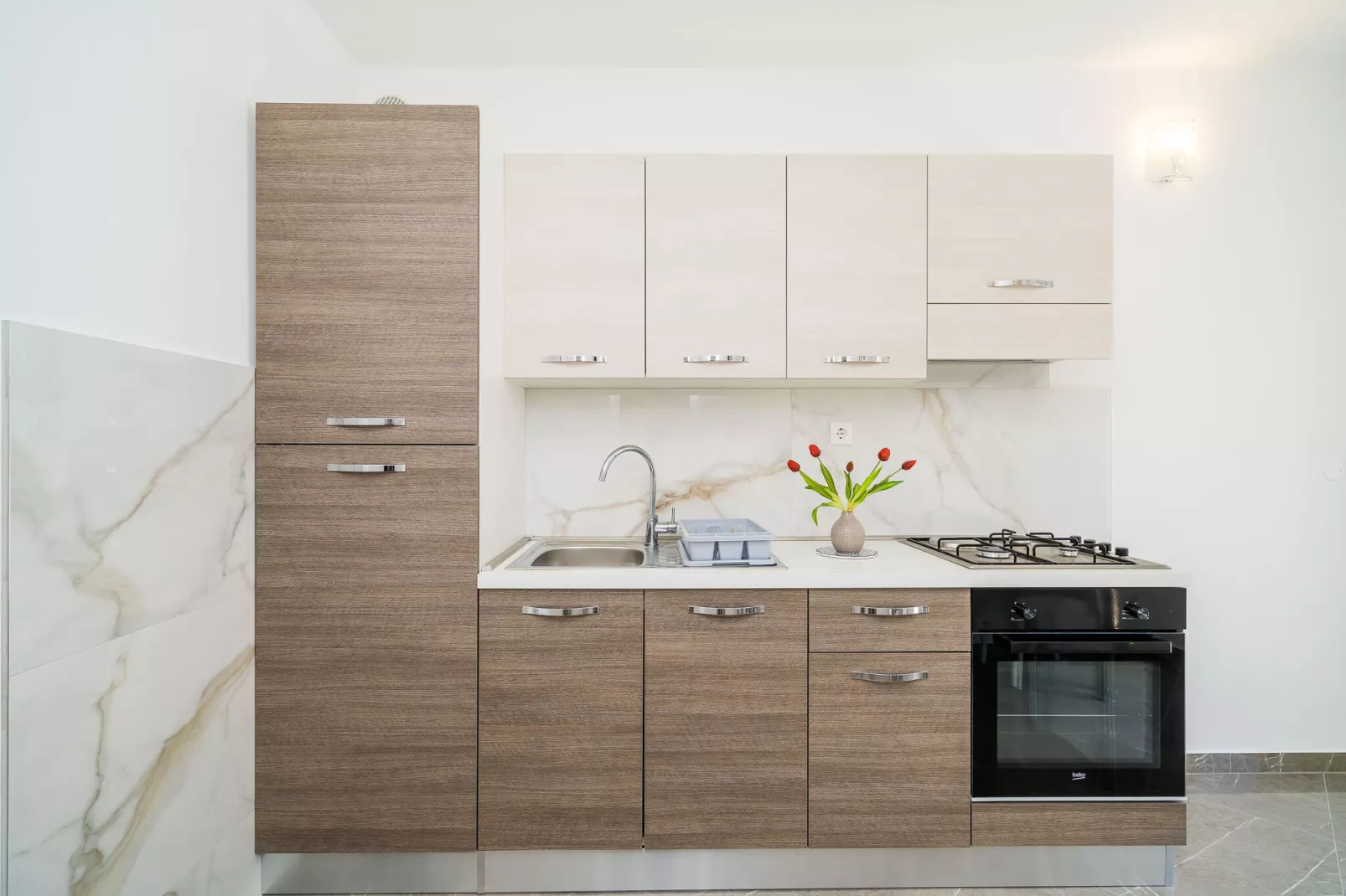 Apartments & Rooms Barišić-Standard One Bedroom Apartment with Balcony and Garden View(APT-3)-Kitchen