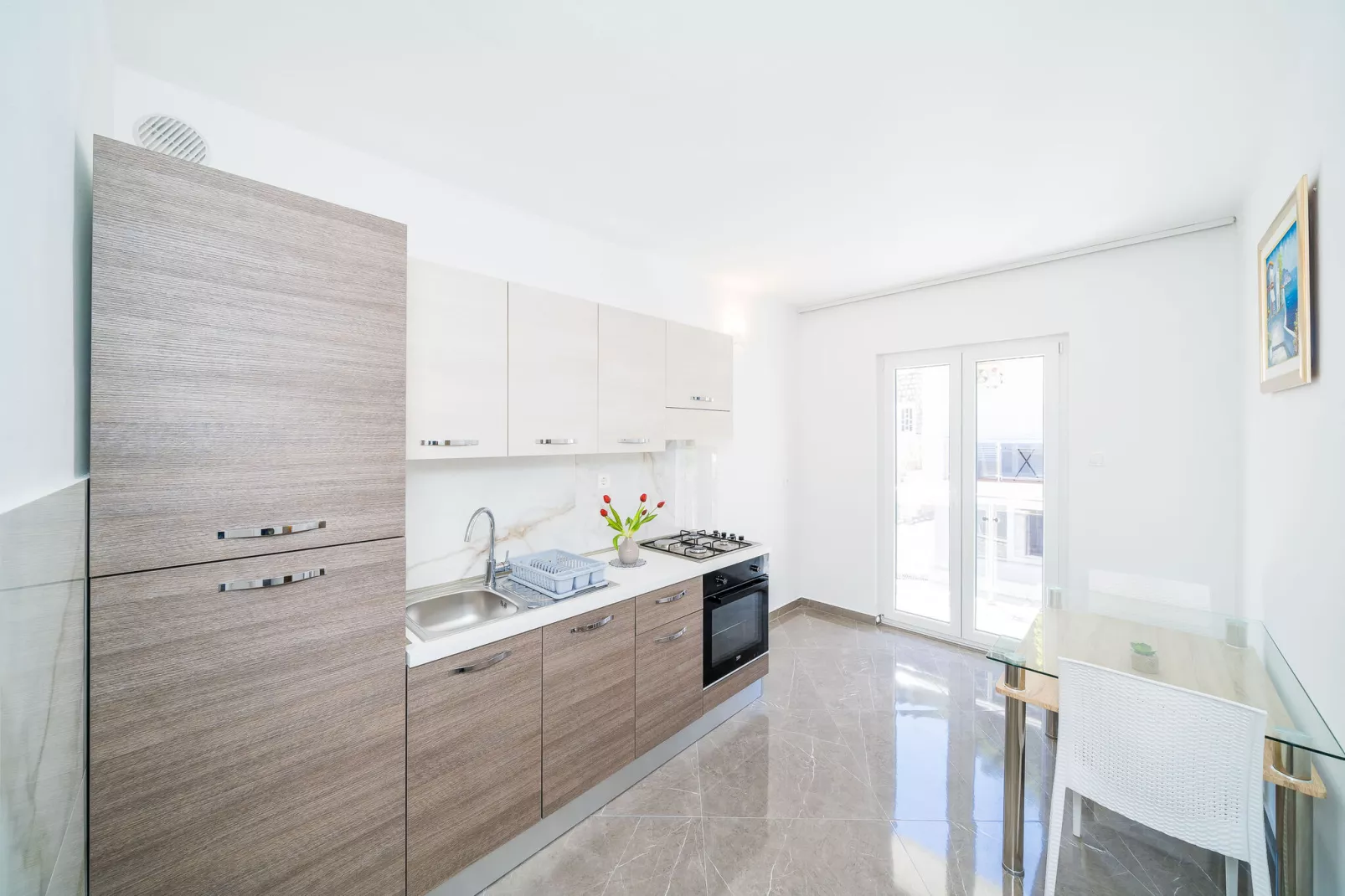 Apartments & Rooms Barišić-Standard One Bedroom Apartment with Balcony and Garden View(APT-3)-Kitchen