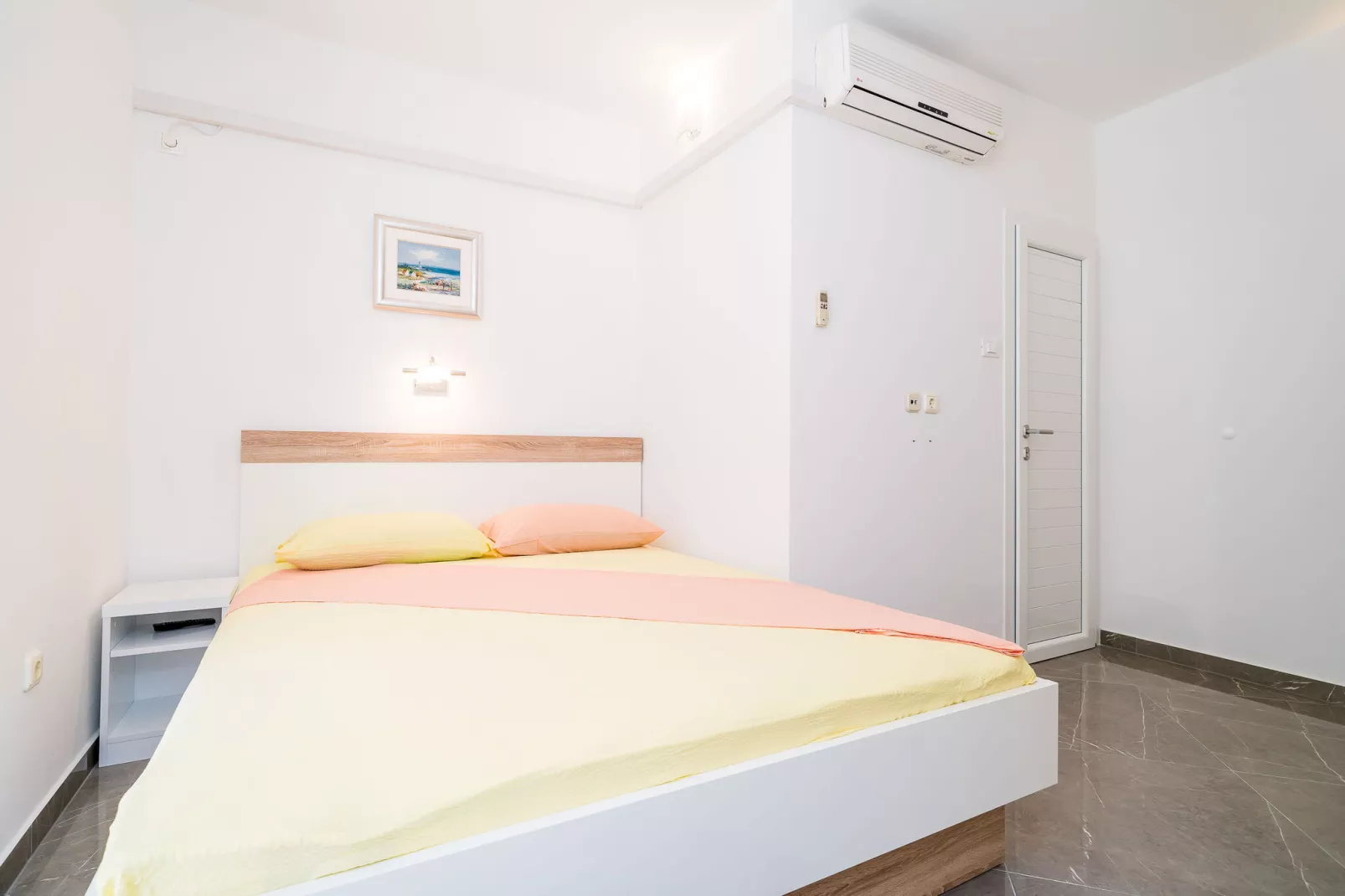 Apartments & Rooms Barišić-Standard One Bedroom Apartment with Balcony and Garden View(APT-3)-Bedroom