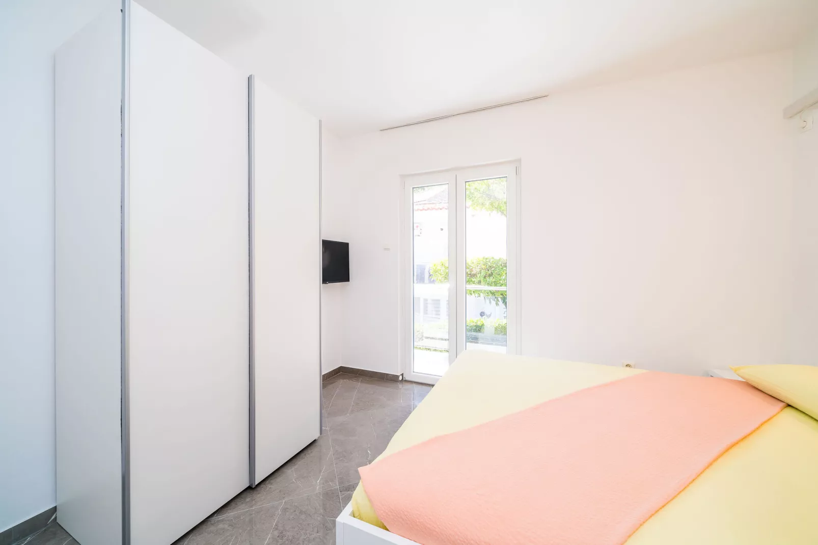 Apartments & Rooms Barišić-Standard One Bedroom Apartment with Balcony and Garden View(APT-3)-Bedroom