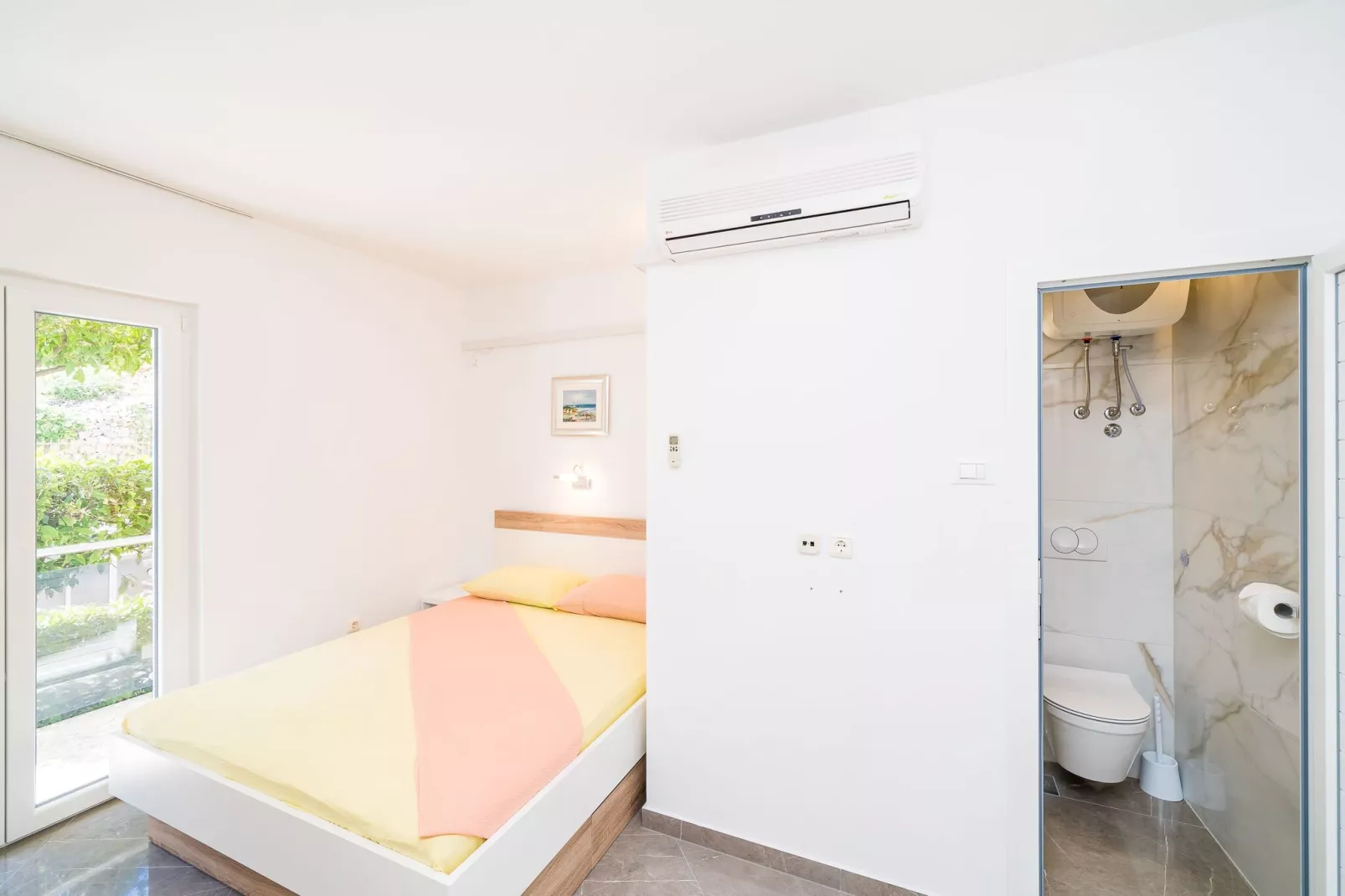 Apartments & Rooms Barišić-Standard One Bedroom Apartment with Balcony and Garden View(APT-3)-Bedroom