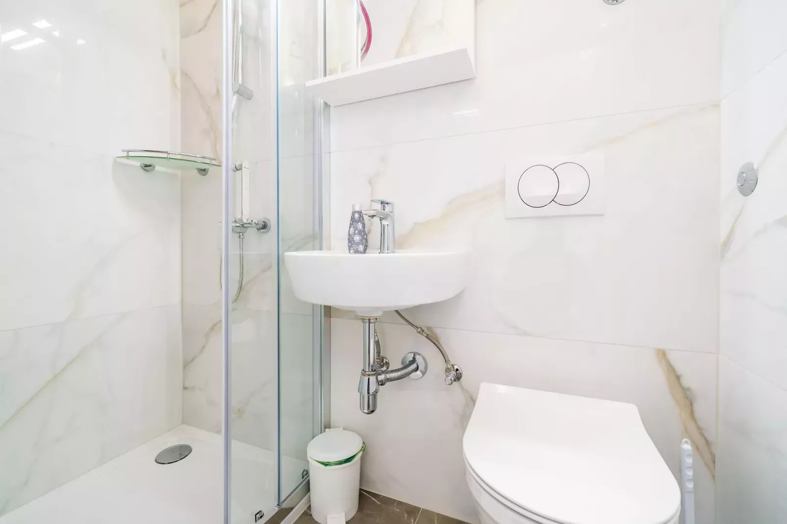 Apartments & Rooms Barišić-Standard One Bedroom Apartment with Balcony and Garden View(APT-3)-Bathroom