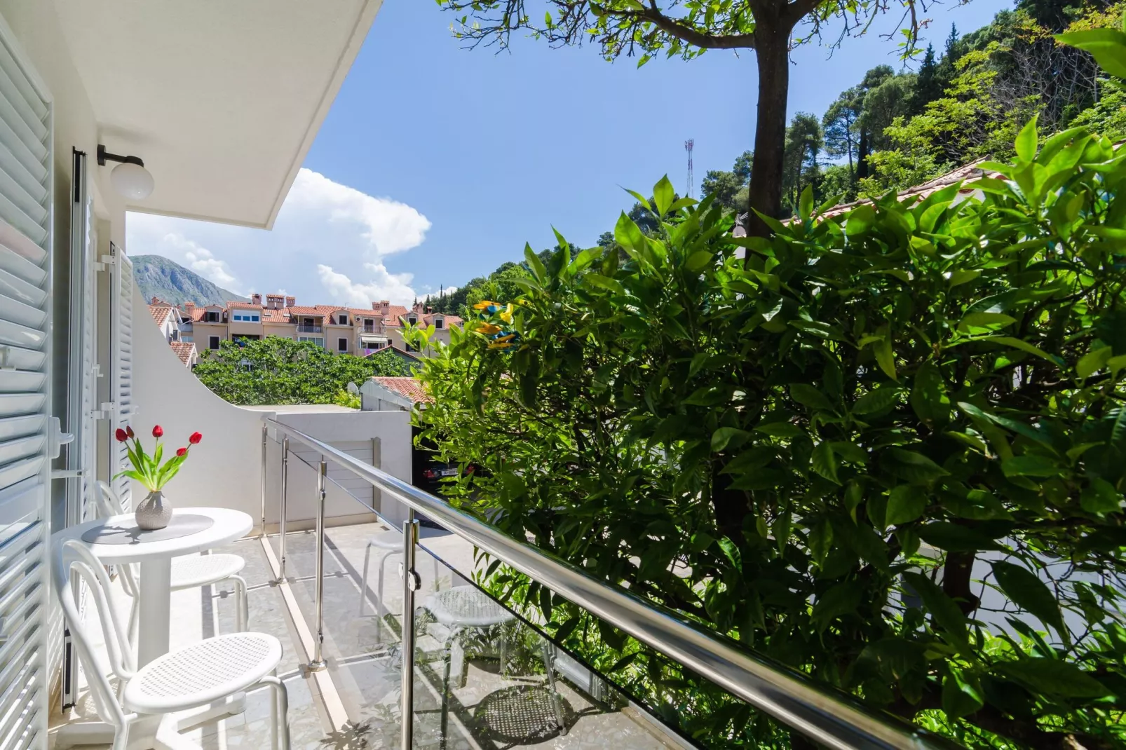Apartments & Rooms Barišić-Standard One Bedroom Apartment with Balcony and Garden View(APT-3)-Terrace balcony