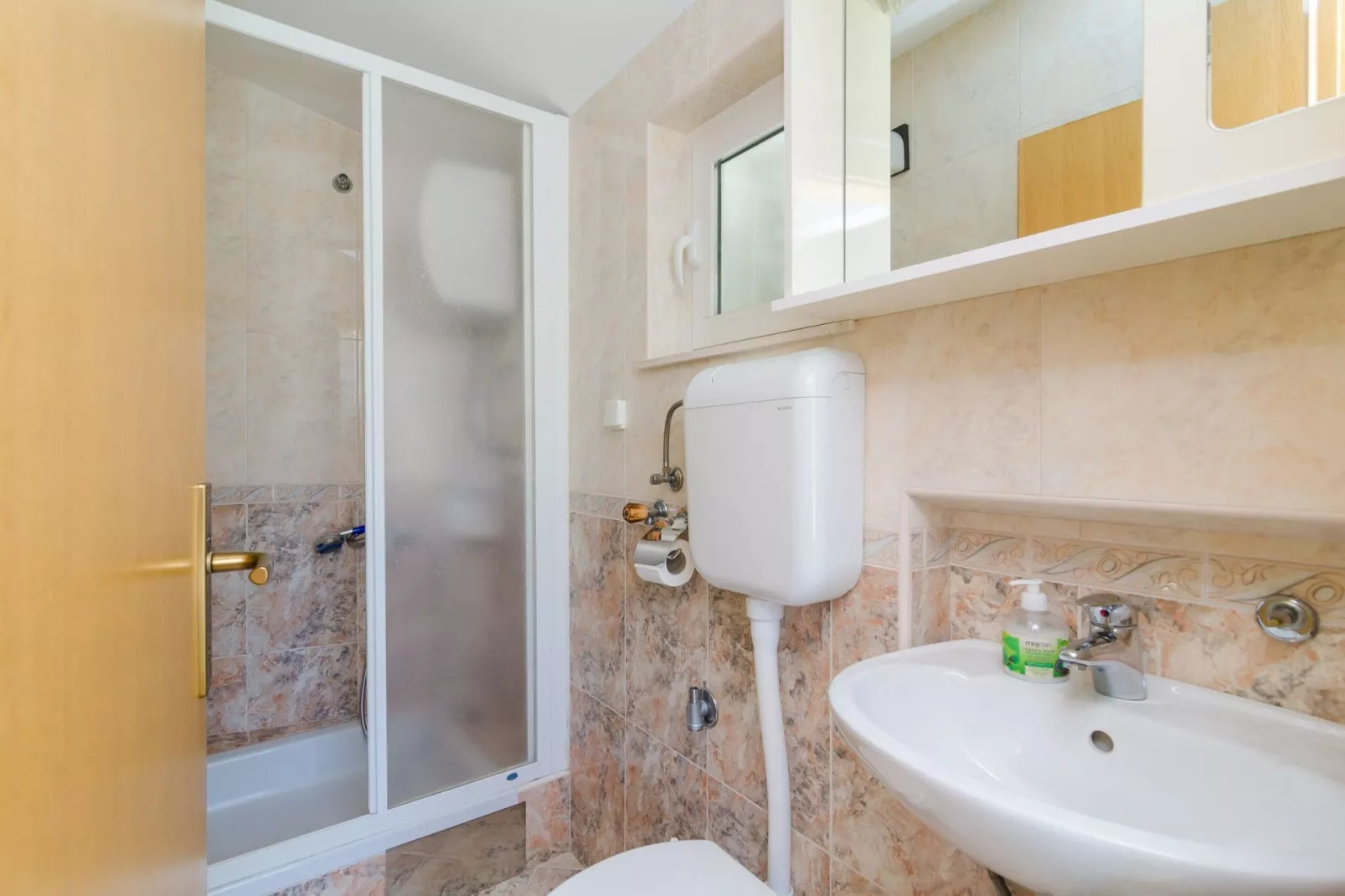 Apartments & Rooms Barišić-Comfort One Bedroom Apartment with Balcony and Garden View (Apt Preko-5)-Bathroom