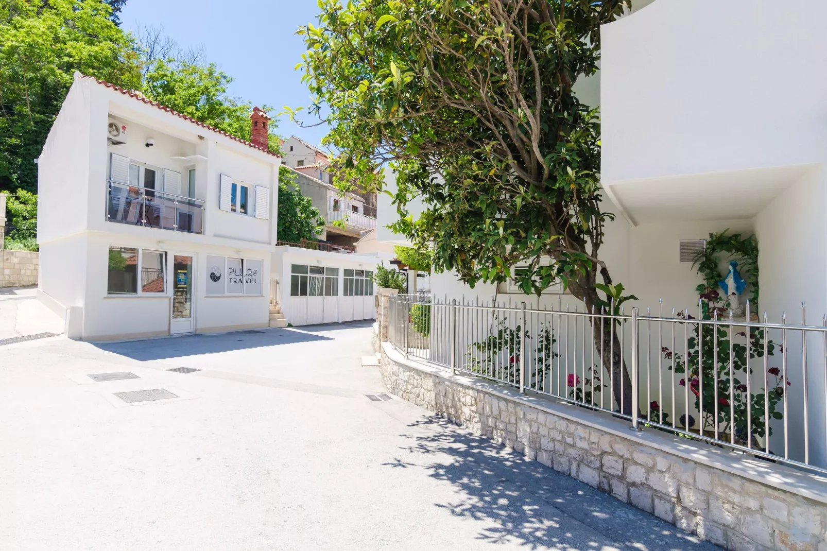 Apartments & Rooms Barišić-Comfort One Bedroom Apartment with Balcony and Garden View (Apt Preko-5)-Outdoor