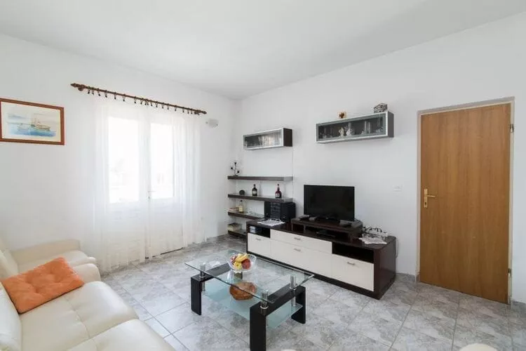 Apartment Alana - Two Bedroom Apartment with Terrace and Sea View - (ST)-Living room
