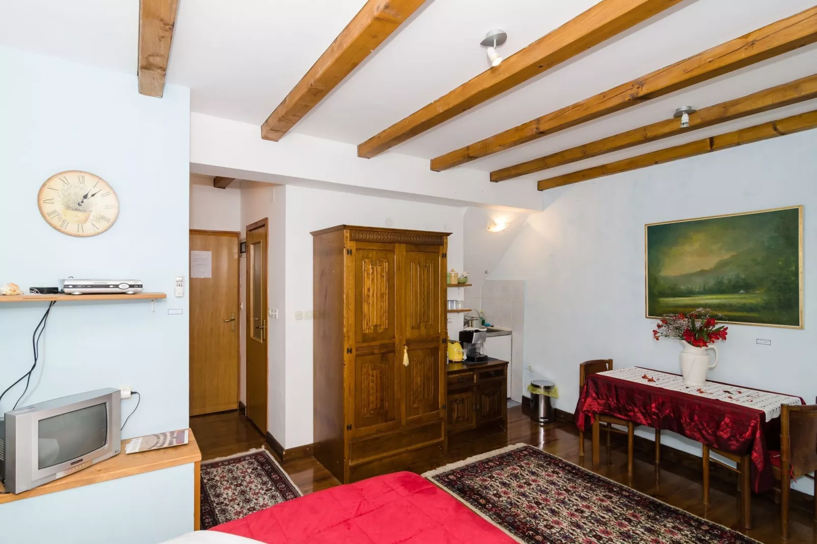 Apartment Taura -  Studio Apartment with Balcony and Old City View-Wohnzimmer