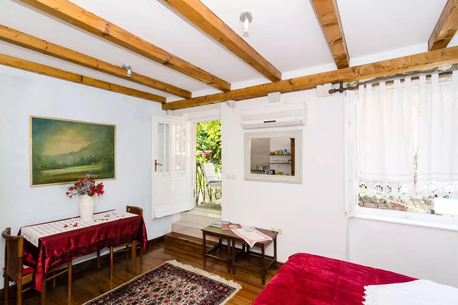 Apartment Taura -  Studio Apartment with Balcony and Old City View-Wohnzimmer